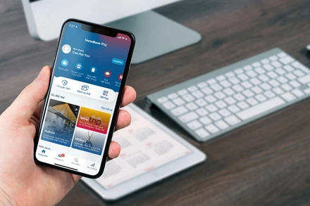 Khách hàng có thể gửi tiết kiệm mọi lúc, mọi nơi trên VietinBank iPay với ưu đãi lãi suất đến 0,4% một năm so với lãi suất niêm yết. (Ảnh: VietinBank)