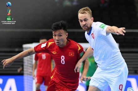 Đội tuyển futsal Việt Nam thi đấu hết mình trước đối thủ được đánh giá mạnh hơn. (Ảnh: FIFA)