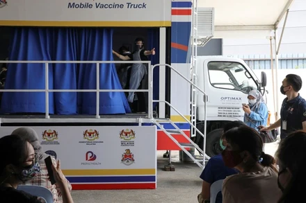 Xe tiêm vaccine lưu động tại Kuala Lumpur, Malaysia, ngày 8/6/2021. (Ảnh: Reuters)