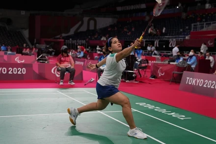 Nữ vận động viên Leani Ratri Oktila cùng đồng đội Sadiyah Khalimatus đem về cho cầu lông Indonesia tấm huy chương vàng Paralympic lịch sử ở nội dung cầu lông đôi nữ hạng thương tật SL3-SU5. (Ảnh: olympics.com)