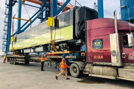 Đoàn tàu thứ 10 của dự án đường sắt đô thị Nhổn - Ga Hà Nội đang được vận chuyển về đến Việt Nam.