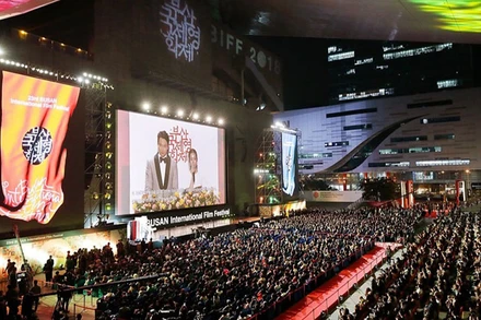 LHP Busan (Ảnh: Korea.net)