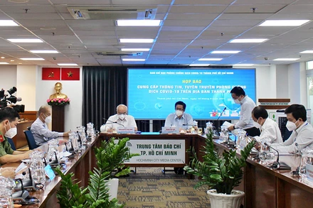 Toàn cảnh buổi họp báo.