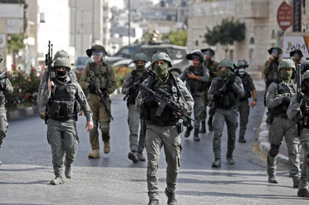 Lực lượng an ninh Israel được triển khai trong cuộc xung đột với người biểu tình Palestine tại thành phố Bethlehem, Khu Bờ Tây ngày 10/9. (Ảnh: AFP/TTXVN)