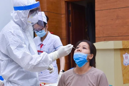 Trường đại học Y Hà Nội tập huấn cho sinh viên lấy mẫu xét nghiệm Covid-19