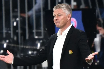 Solskjaer đang phải đối mặt với áp lực lớn sau thất bại trước Young Boys. (Ảnh: Mirror)