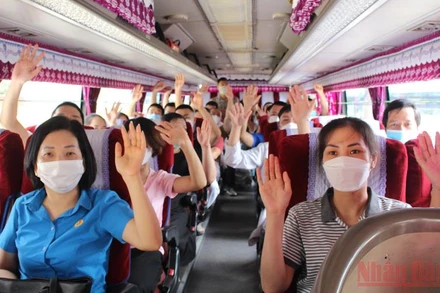 Đoàn y tế tỉnh Phú Thọ lên đường hỗ trợ TP Hồ Chí Minh chống dịch Covid-19.