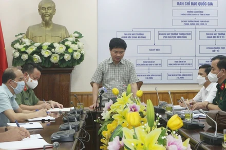 Trung tâm Chỉ huy phòng, chống dịch Covid-19 Hà Nam họp khẩn trong đêm.