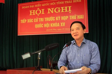 Phó Chủ tịch Quốc hội Nguyễn Khắc Định phát biểu tại buổi tiếp xúc cử tri tỉnh Thái Bình.
