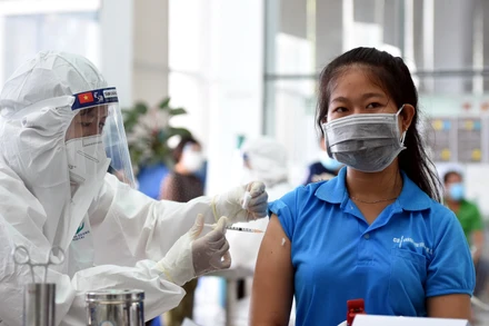 Tiêm vaccine cho công nhân Công ty TNHH Changshin Việt Nam (Đồng Nai).