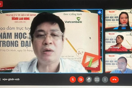 Vụ trưởng Giáo dục trung học, Bộ Giáo dục và Đào tạo Nguyễn Xuân Thành trao đổi tại buổi toạ đàm. 