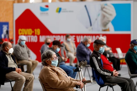 Đại dịch Covid-19 đã làm giảm tuổi thọ trung bình của các quốc gia trên thế giới. Ảnh: Reuters