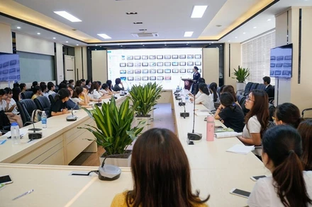 Sinh viên Đại học Ngoại thương tham gia Lớp học kỹ năng giao tiếp trong công việc do Hãng hàng không Nhật Bản JAL giảng dạy. (Ảnh: Đại học Ngoại thương).