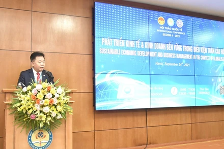 PGS TS Nguyễn Trọng Cơ, Giám đốc Học viện Tài chính phát biểu tại hội thảo.