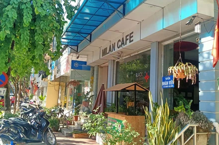 Dịch vụ ăn uống, giải khát vẫn chưa được hoạt động trở lại.