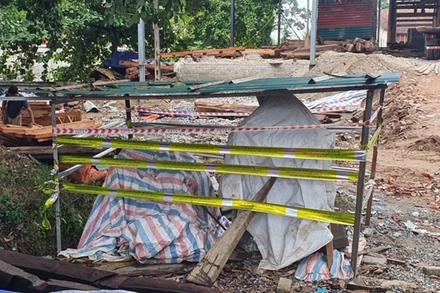 Hiện trạng bảo vệ bia đá sau khi bị vỡ.