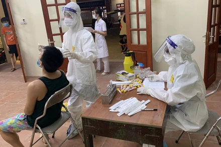 Trường Đại học Y-Dược Thái Nguyên đang có gần 400 cán bộ, sinh viên hỗ trợ các tỉnh miền nam chống dịch Covid-19.