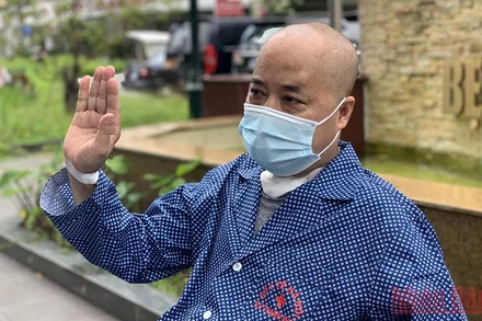 Bệnh nhân Hoàng Văn Ngọc đã được hồi sinh sau khi rơi vào tình trạng nguy kịch do nhiễm Covid-19. (Ảnh: THIÊN LAM)