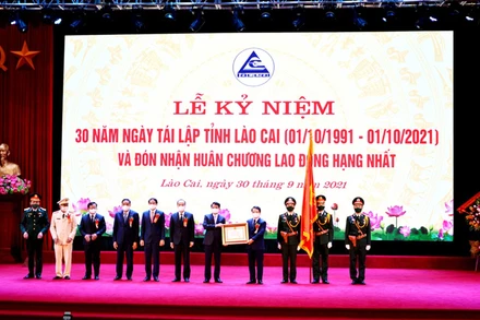 Tỉnh Lào Cai đón nhận Huân chương Lao động hạng Nhất của Đảng và Nhà nước trao tặng.
