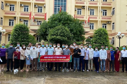 Đoàn cán bộ y tế tỉnh Nam Định lên đường hỗ trợ TP Hồ Chí Minh chống dịch sáng 9/9.