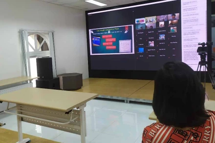 Lớp phỏng vấn online với ứng viên từ khắp các quốc gia vào học tại Viện Quốc tế Pháp ngữ - Đại học Quốc gia Hà Nội.