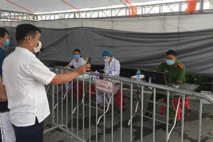 Hệ thống camera quét mã QR được Công an TP Hà Nội sử dụng tại 23 chốt kiểm soát ra vào “cửa ngõ”.