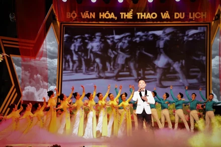 Một tiết mục biểu diễn trong chương trình Những mùa thu lịch sử. (Ảnh: Cục Nghệ thuật biểu diễn)