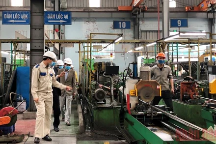 Sản xuất công nghiệp tại Cụm công nghiệp vừa và nhỏ Từ Liêm. (Ảnh: NGUYỄN TRANG)