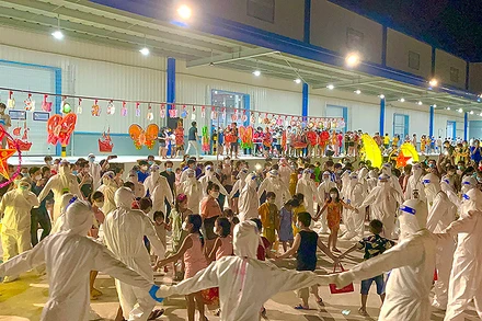 “Lồng đèn thắp sáng ước mơ” đã đến với nhiều thiếu nhi có hoàn cảnh khó khăn trên khắp cả nước.