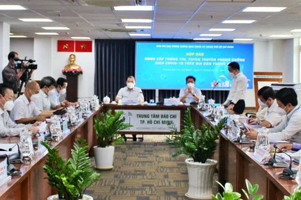 Toàn cảnh buổi họp báo.