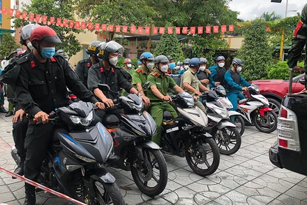 Các lực lượng chức năng Công an TP Hồ Chí Minh ra quân giữ an ninh trật tự chiều 30/9.