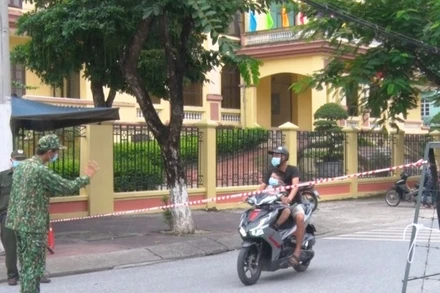 Chốt phòng dịch phường Hai Bà Trưng, TP Phủ Lý.