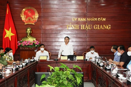 Bí thư Tỉnh ủy Hậu Giang Nghiêm Xuân Thành chỉ đạo tại cuộc họp.