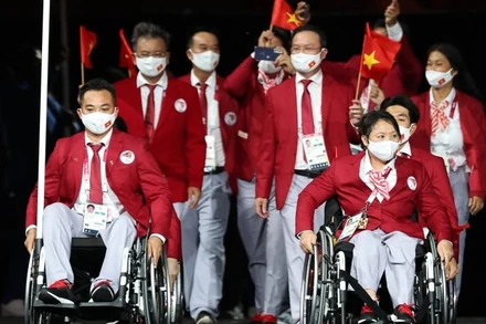 Đoàn thể thao Việt Nam diễu hành tại Lễ khai mạc Paralympic Tokyo 2020 ở Tokyo (Nhật Bản) hôm 24/8. (Ảnh: Getty)