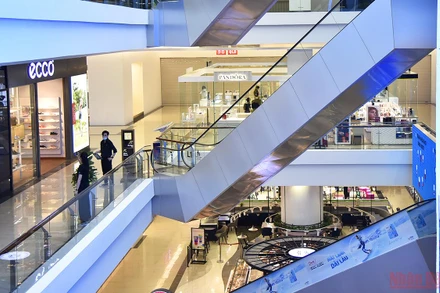 Các cơ sở kinh doanh dịch vụ và người dân vẫn phải bắt buộc quét mã QR, thực hiện nghiêm quy định 5K và các biện pháp phòng chống dịch.