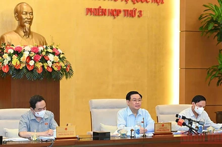 Chủ tịch Quốc hội Vương Đình Huệ phát biểu ý kiến tại cuộc họp. Ảnh: Duy Linh