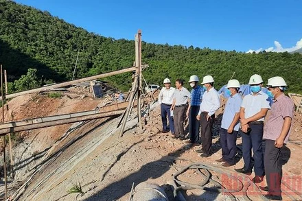 Thành viên Hiệp hội doanh nghiệp tỉnh Điện Biên tham quan, học tập kinh nghiệm quản lý theo phương thức “sản xuất 3 tại chỗ” của Công ty xây dựng số 6.