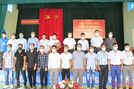 Lễ trao Quyết định thành lập chi bộ Hội nghề cá và ra mắt chi bộ. (Ảnh: THÀNH CHÂU).