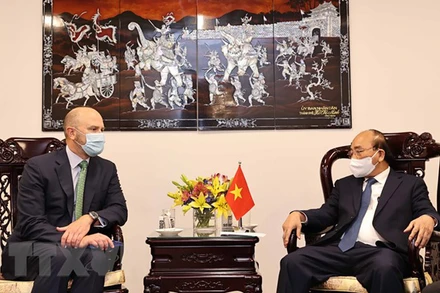 Chủ tịch nước Nguyễn Xuân Phúc tiếp tập đoàn Blackrock. (Ảnh: Thống Nhất/TTXVN)