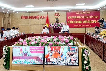 Ban Chỉ đạo phòng, chống dịch Covid-19 tỉnh Nghệ An chỉ đạo công tác phòng, chống dịch qua hình thức trực tuyến đến cấp xã.