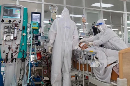 Người cao tuổi mắc Covid-19 có nguy cơ bệnh nghiêm trọng hơn các lứa tuổi khác. (Ảnh minh họa)