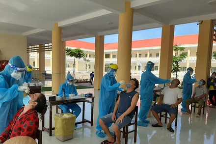 Hơn 60 ngày giãn cách, TP Cần Thơ vẫn chưa đạt mục tiêu kiểm soát dịch Covid-19, tiếp tục giãn cách trên quy mô 5 quận.