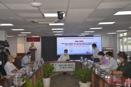 Toàn cảnh buổi họp báo.