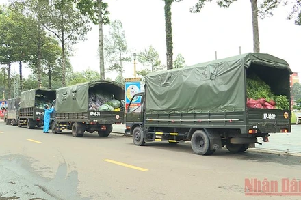 Hơn 7 nghìn túi nhu yếu phẩm do nhân dân Bình Phước quyên góp hỗ trợ TP Hồ Chí Minh.