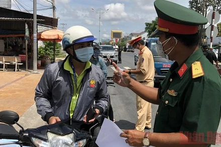 Sau khi chuyển sang trạng thái “bình thường mới”, Sóc Trăng vẫn duy trì các chốt kiểm soát nhằm kịp thời phát hiện không để dịch Covid-19 lây lan trong cộng đồng.