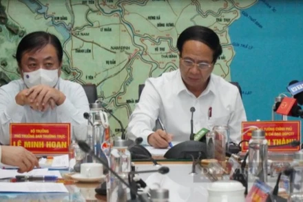 Phó Thủ tướng Lê Văn Thành, Trưởng Ban chỉ đạo quốc gia về phòng chống thiên tai và Bộ trưởng Nông nghiệp và Phát triển nông thôn Lê Minh Hoan là Phó trưởng ban thường trực chỉ đạo họp ứng phó với bão số 5.