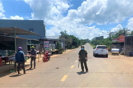Phong tỏa buôn Tơng Ju, Ea Bông và thôn Cao Thắng để phòng, chống dịch Covid-19.