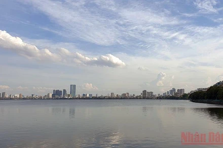 Một góc hồ Tây (Ảnh: T.LINH)