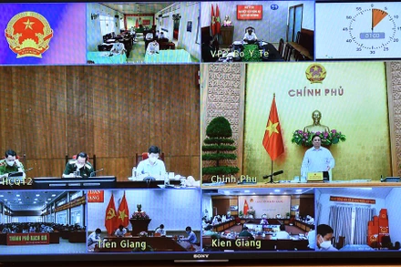 Thủ tướng Chính phủ đã liên tục có các cuộc làm việc trực tuyến với địa phương, kiểm tra đột xuất các xã, phường, thị trấn về công tác phòng chống dịch theo các Công điện 1099 và 1022 của Thủ tướng Chính phủ. Ảnh: VGP