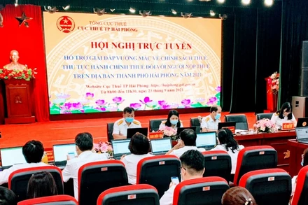 Quang cảnh buổi đối thoại trực tuyến.